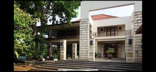 10 Potret Rumah Mewah Chicha Koeswoyo, Mantan Penyanyi Cilik ‘Pok Ame-Ame’