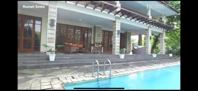 10 Potret Rumah Mewah Chicha Koeswoyo, Mantan Penyanyi Cilik ‘Pok Ame-Ame’