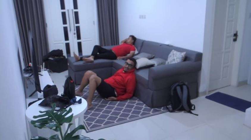 6 Potret Rumah Aktor FTV 'Naga-nagaan' Temmy Rahadi, Halaman Depan Jadi Spot Favorit Istri!