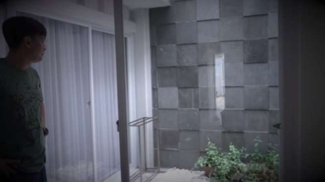 6 Potret Rumah Aktor FTV 'Naga-nagaan' Temmy Rahadi, Halaman Depan Jadi Spot Favorit Istri!