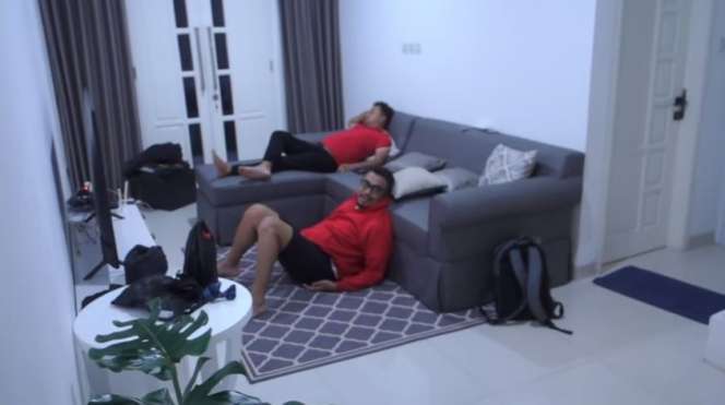 6 Potret Rumah Aktor FTV 'Naga-nagaan' Temmy Rahadi, Halaman Depan Jadi Spot Favorit Istri!