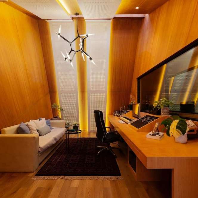 Adu Potret Studio Musik Judika VS Marcello, Desainnya Bikin Takjub!