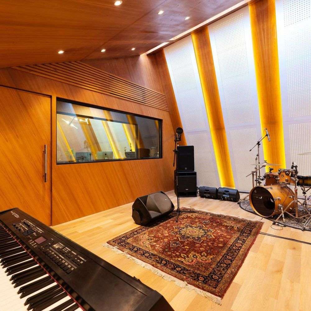 Adu Potret Studio Musik Judika VS Marcello, Desainnya Bikin Takjub!