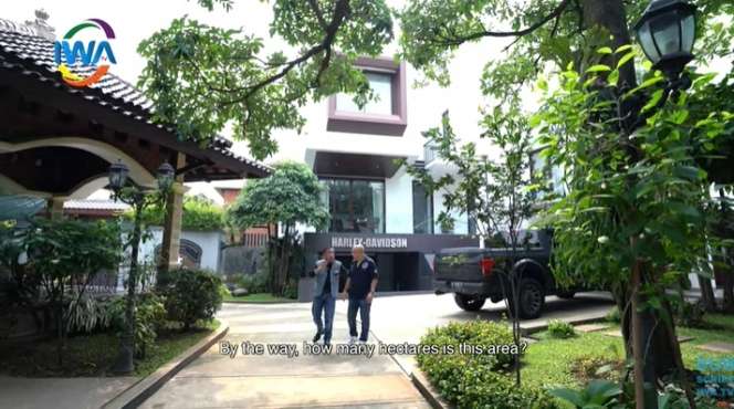 7 Potret Rumah Bos Harley Davidson Suherli, Isi Galerinya Bikin Melongo!