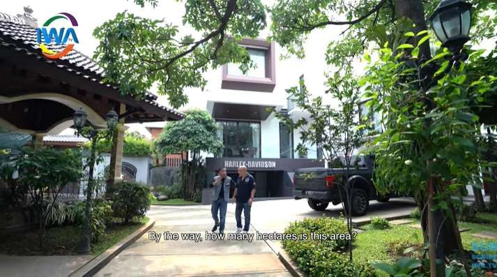 7 Potret Rumah Bos Harley Davidson Suherli, Isi Galerinya Bikin Melongo!