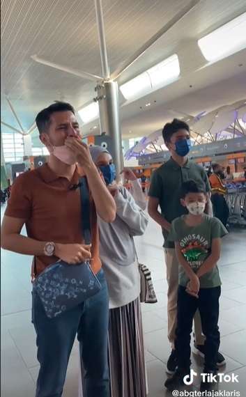 Ditinggal ART Balik Ke Indonesia, Artis Malaysia Ini Tak Kuasa Tahan Tangis: ‘Bibi Kami Sayang Kamu’