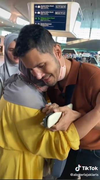 Ditinggal ART Balik Ke Indonesia, Artis Malaysia Ini Tak Kuasa Tahan Tangis: ‘Bibi Kami Sayang Kamu’