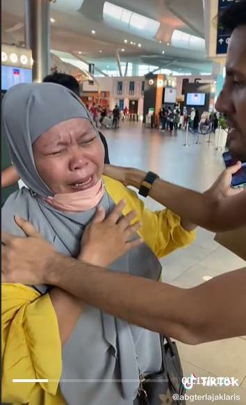 Ditinggal ART Balik Ke Indonesia, Artis Malaysia Ini Tak Kuasa Tahan Tangis: ‘Bibi Kami Sayang Kamu’