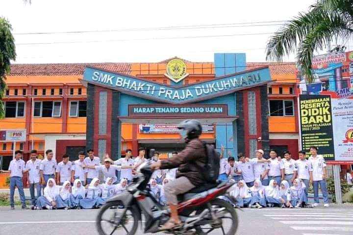 10 Momen Kocak Numpang Lewat Ini Bikin Kesal, Harus Ulang Lagi Deh!