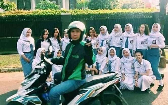 10 Momen Kocak Numpang Lewat Ini Bikin Kesal, Harus Ulang Lagi Deh!