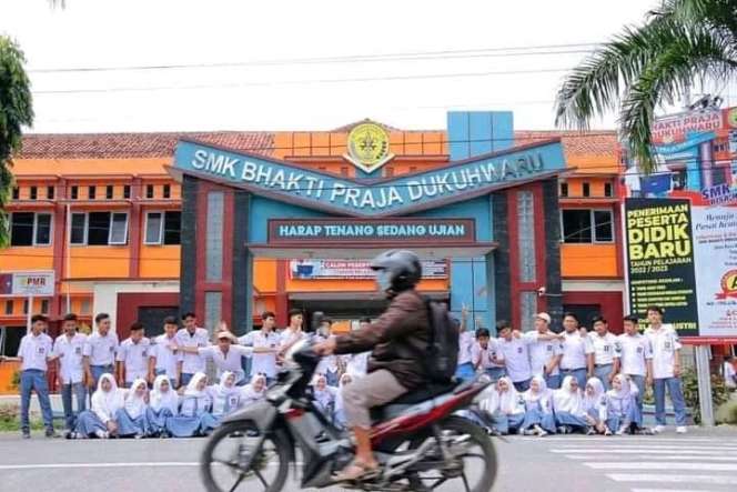 10 Momen Kocak Numpang Lewat Ini Bikin Kesal, Harus Ulang Lagi Deh!