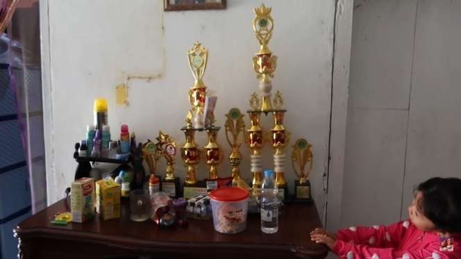 10 Potret Rumah The Connell Twins di Kampung yang Viral, Jauh dari Kesan Mewah