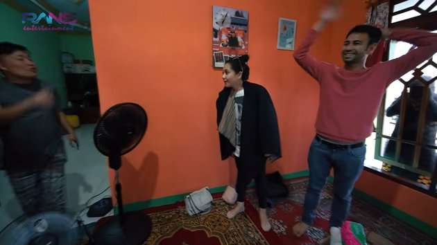 10 Potret Rumah Merry Asisten Raffi Ahmad di Madura, Ternyata ‘Sultan’ di Kampungnya