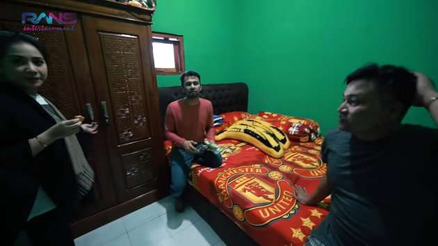 10 Potret Rumah Merry Asisten Raffi Ahmad di Madura, Ternyata ‘Sultan’ di Kampungnya
