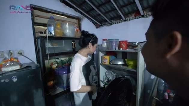 10 Potret Rumah Merry Asisten Raffi Ahmad di Madura, Ternyata ‘Sultan’ di Kampungnya