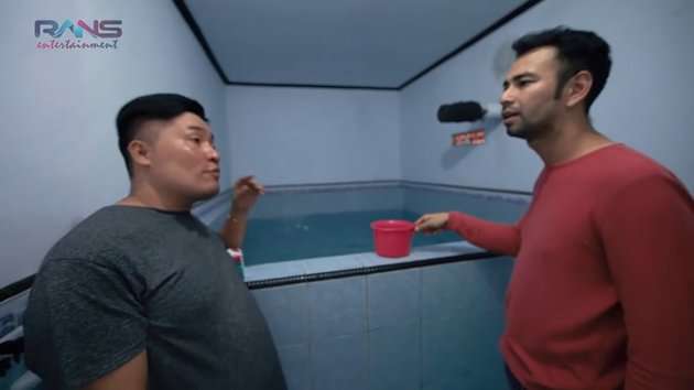 10 Potret Rumah Merry Asisten Raffi Ahmad di Madura, Ternyata ‘Sultan’ di Kampungnya