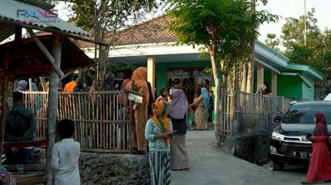 10 Potret Rumah Merry Asisten Raffi Ahmad di Madura, Ternyata ‘Sultan’ di Kampungnya