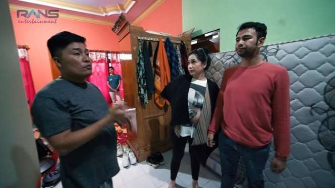 10 Potret Rumah Merry Asisten Raffi Ahmad di Madura, Ternyata ‘Sultan’ di Kampungnya