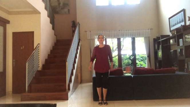 10 Potret Rumah Mewah Ira Wibowo yang Tak Pernah Disorot, Luas Banget Bak Istana Kuno