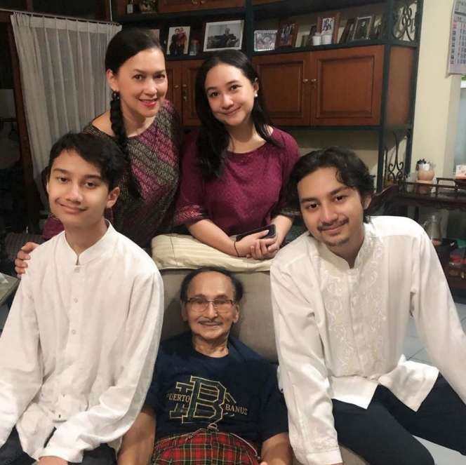 10 Potret Rumah Mewah Ira Wibowo yang Tak Pernah Disorot, Luas Banget Bak Istana Kuno