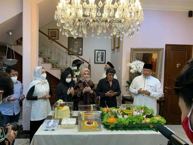 10 Potret Rumah Mewah ‘Raja Dangdut’ Rhoma Irama, Ada Gua & Pohon Raksasa di Tengah Kota!