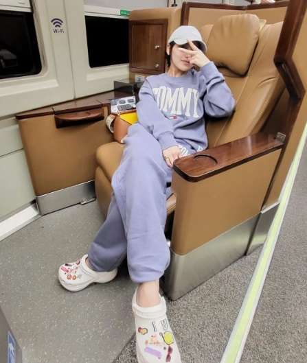Momen Liburan Ayu Ting Ting Bareng Keluarga di Yogyakarta, Naik Kereta Kelas Sleeper