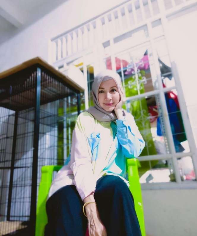 Potret Henidar Amroedi di Usia 60 Tahun Hidup Sendiri Bersama 5 Kucing!