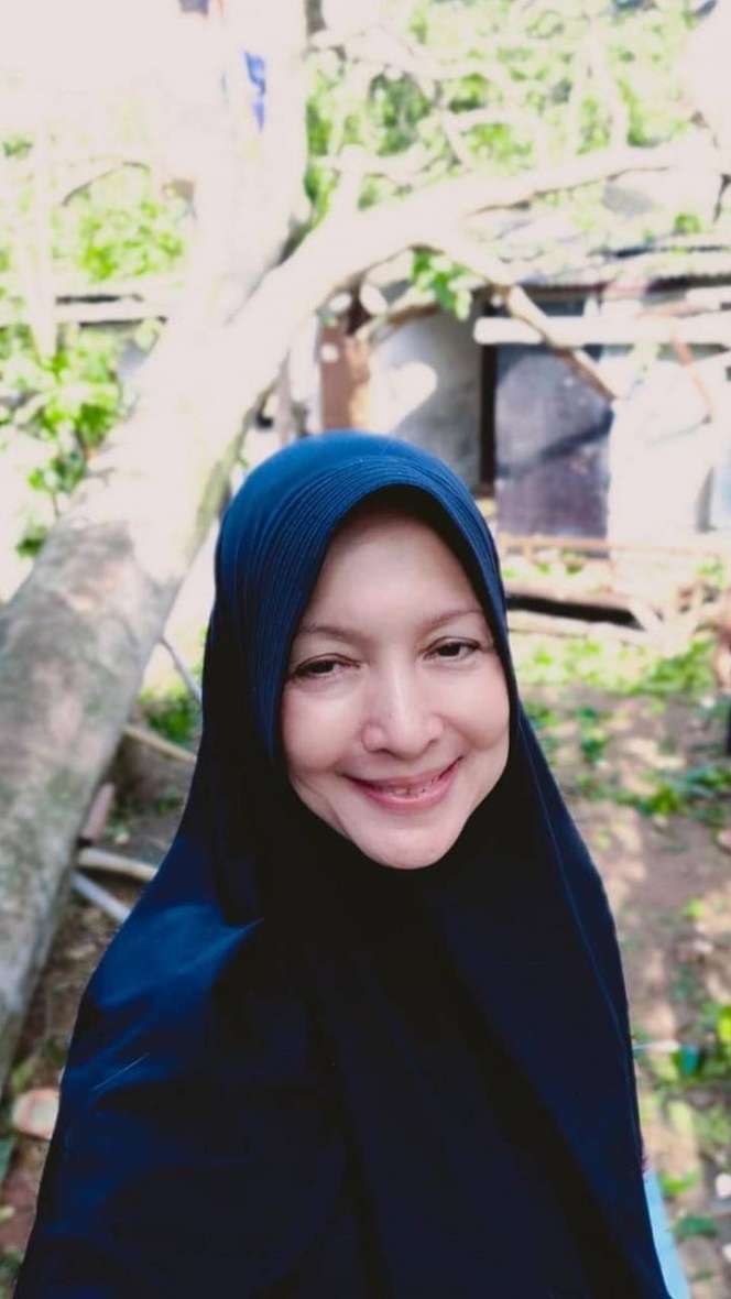 Potret Henidar Amroedi di Usia 60 Tahun Hidup Sendiri Bersama 5 Kucing!