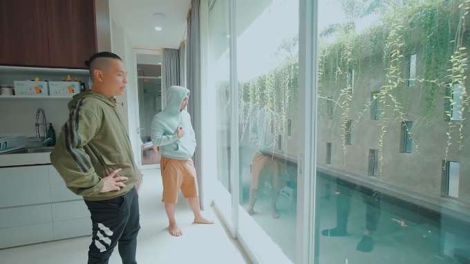 11 Potret Mewahnya Rumah Ernest Prakasa, Bak Istana di Dunia Lego, Penuh Koleksi Mainan