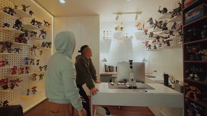 11 Potret Mewahnya Rumah Ernest Prakasa, Bak Istana di Dunia Lego, Penuh Koleksi Mainan