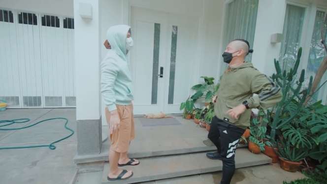 11 Potret Mewahnya Rumah Ernest Prakasa, Bak Istana di Dunia Lego, Penuh Koleksi Mainan