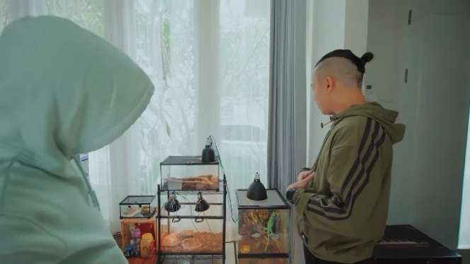 11 Potret Mewahnya Rumah Ernest Prakasa, Bak Istana di Dunia Lego, Penuh Koleksi Mainan