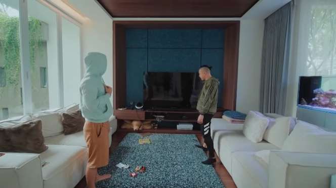 11 Potret Mewahnya Rumah Ernest Prakasa, Bak Istana di Dunia Lego, Penuh Koleksi Mainan