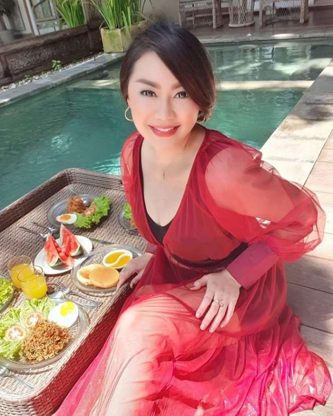 7 Potret Terbaru Tessa Kaunang Usai Sulam Bibir, Parasnya Jadi Sorotan!