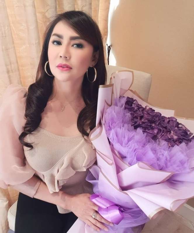 7 Potret Terbaru Tessa Kaunang Usai Sulam Bibir, Parasnya Jadi Sorotan!