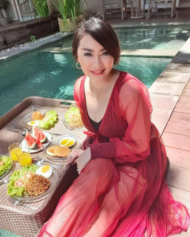 7 Potret Terbaru Tessa Kaunang Usai Sulam Bibir, Parasnya Jadi Sorotan!