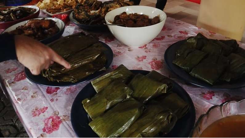 8 Potret Rumah Pedangdut Senior Evie Tamala, Tak Pernah Tersorot, Sederhana Dinding Dari Kayu!