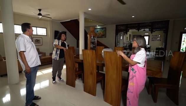 Super Luas, Inilah Potret Rumah Roy Marten yang Pernah Jadi Aktor Termahal Pada Masanya!
