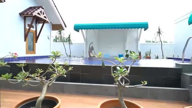 Super Luas, Inilah Potret Rumah Roy Marten yang Pernah Jadi Aktor Termahal Pada Masanya!