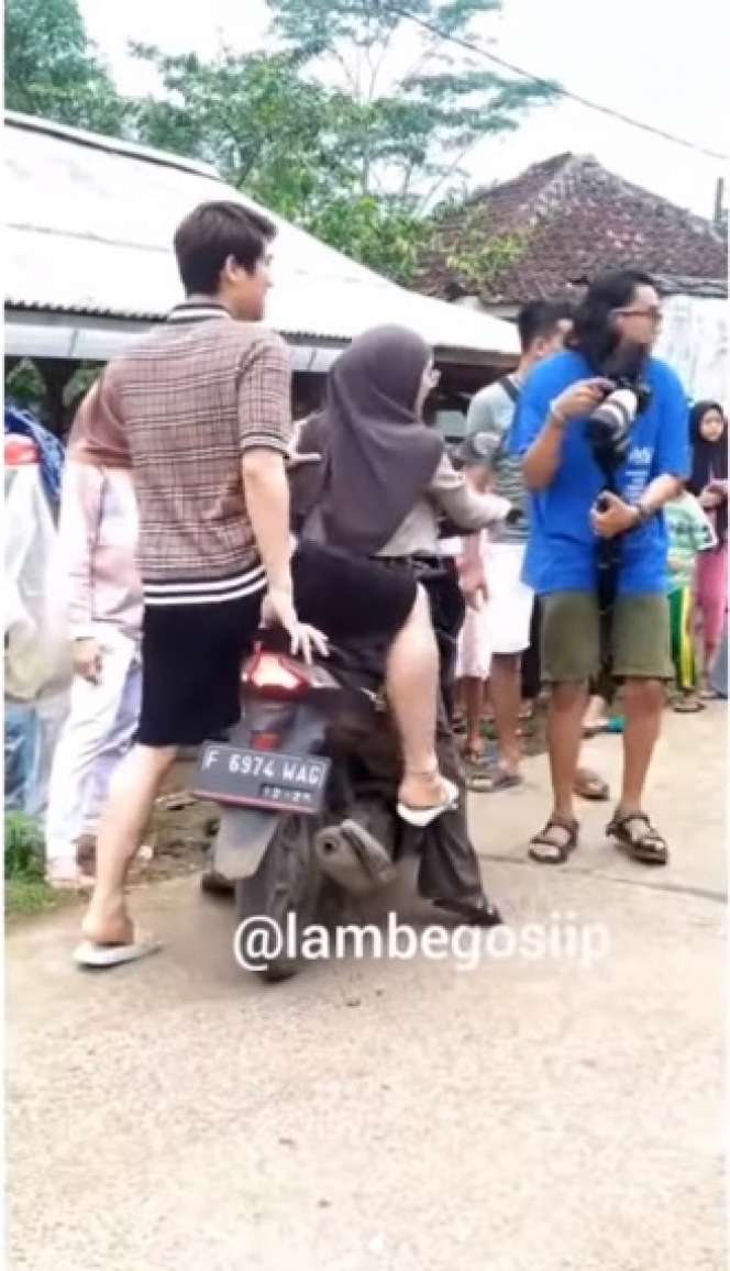 Momen Seru Lesti Bonceng Rizky Billar Pakai Motor, Body Usai Lahiran Jadi Sorotan!