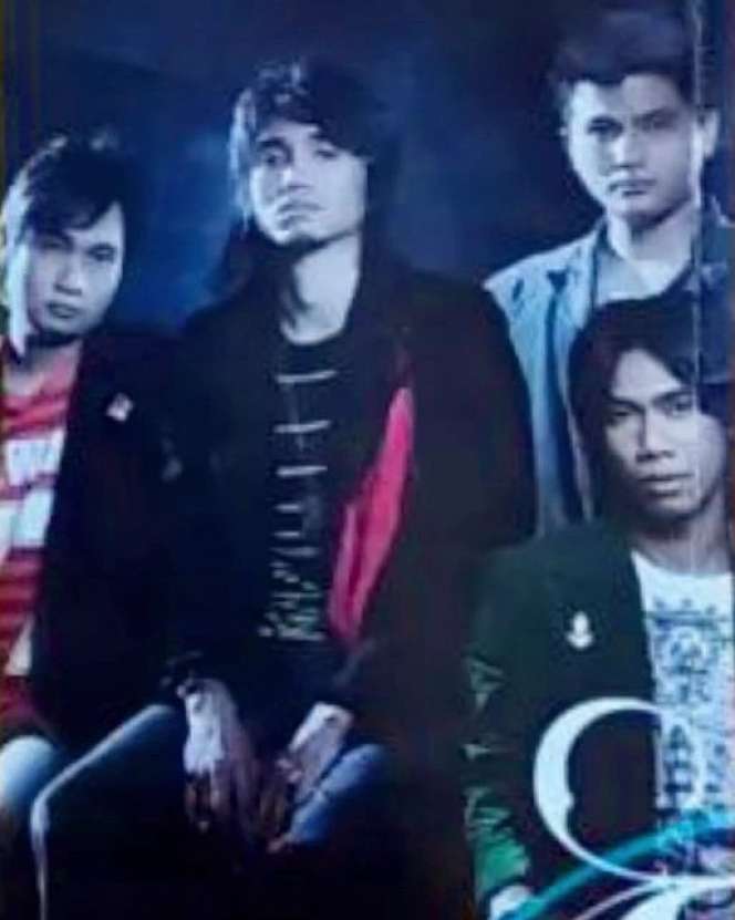 7 Potret Transformasi Brian yang Baru Mundur Jadi Drummer Sheila On 7