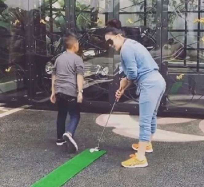 Potret Rumah 5 Seleb yang Punya Lapangan Golf Pribadi, Super Luas dan Megah Banget!