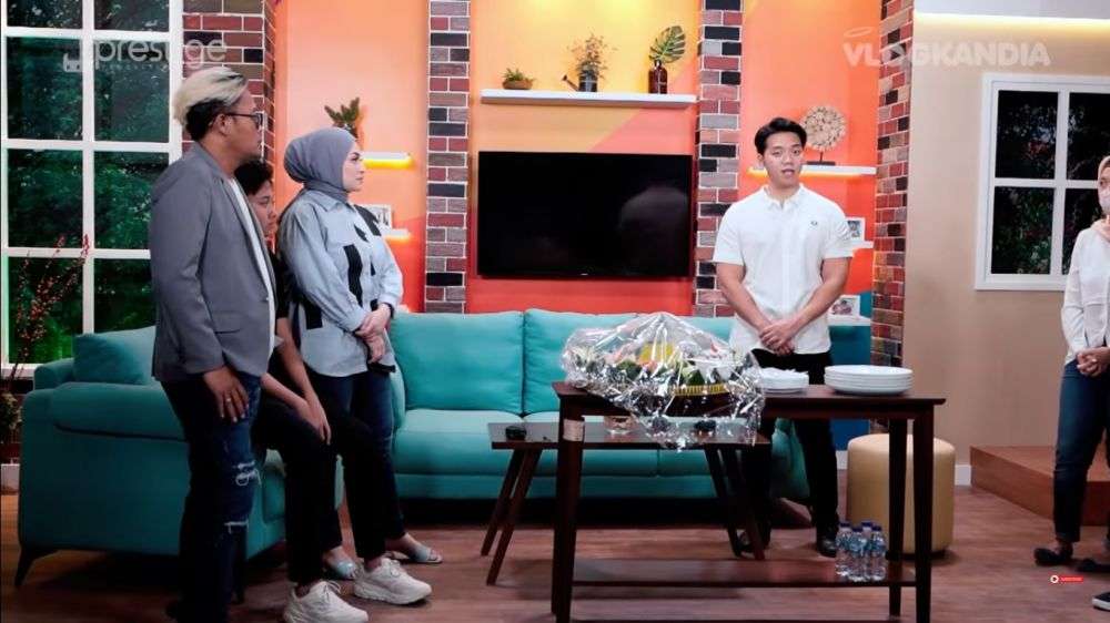 Jadi Content Creator, Ini 7 Potret Studio Seleb yang Super Keren, Isinya Barang Mahal Semua!