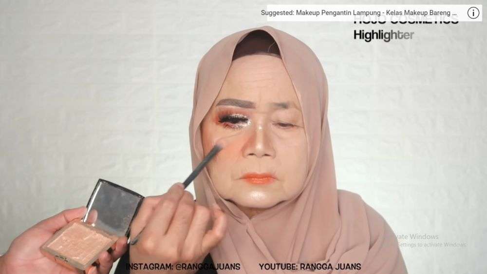 Potret Sebelum dan Sesudah Nenek 75 Tahun Di Rias MUA, Hasilnya Bikin Tercengang!