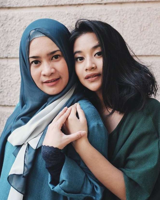 Potret Ikke Nurjanah dan Putri Gadisnya, Disebut Mirip Kakak Adik daripada Ibu dan Anak!
