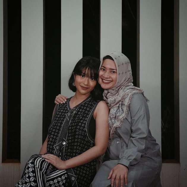 Potret Ikke Nurjanah dan Putri Gadisnya, Disebut Mirip Kakak Adik daripada Ibu dan Anak!