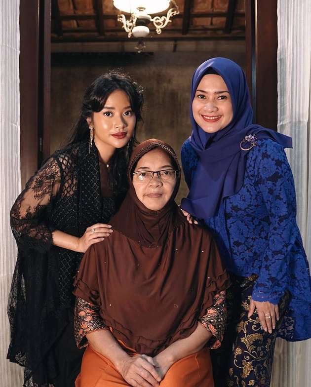 Potret Ikke Nurjanah dan Putri Gadisnya, Disebut Mirip Kakak Adik daripada Ibu dan Anak!