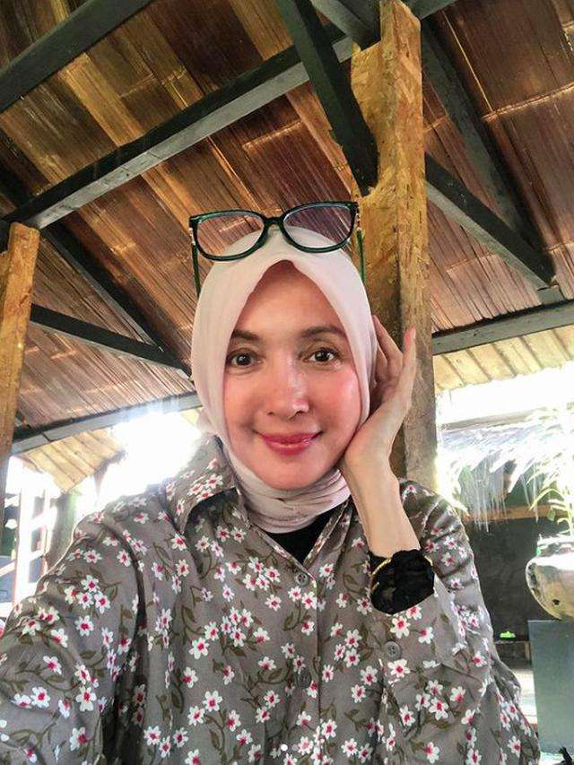 Masih Ingat Artis Senior Henidar Amroe? Curhat Tentang Hidupnya Jadi Sorotan Kini Masih Sendiri di Usia 60 Tahun!