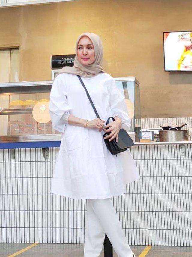 Masih Ingat Artis Senior Henidar Amroe? Curhat Tentang Hidupnya Jadi Sorotan Kini Masih Sendiri di Usia 60 Tahun!