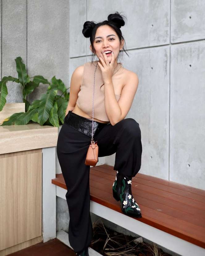 Potret Artis Pilih Melepas Hijab, Ada yang Berani Tampil Terbuka!